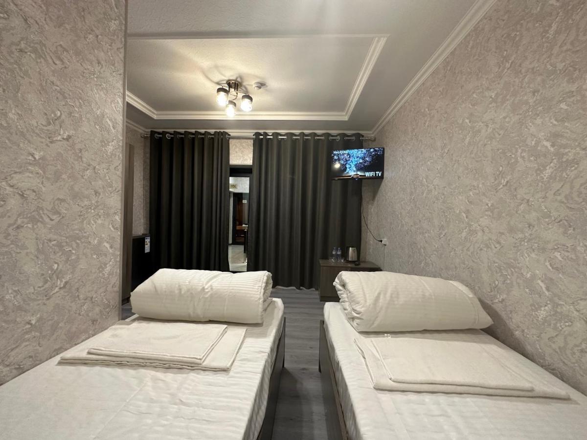 Byond Hotel & Hostel Tashkent Esterno foto